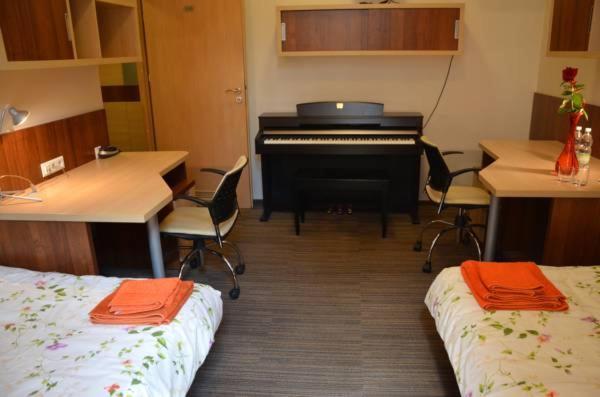 Dom Studencki Akademia Muzyczna Hostel Krasków Exterior foto